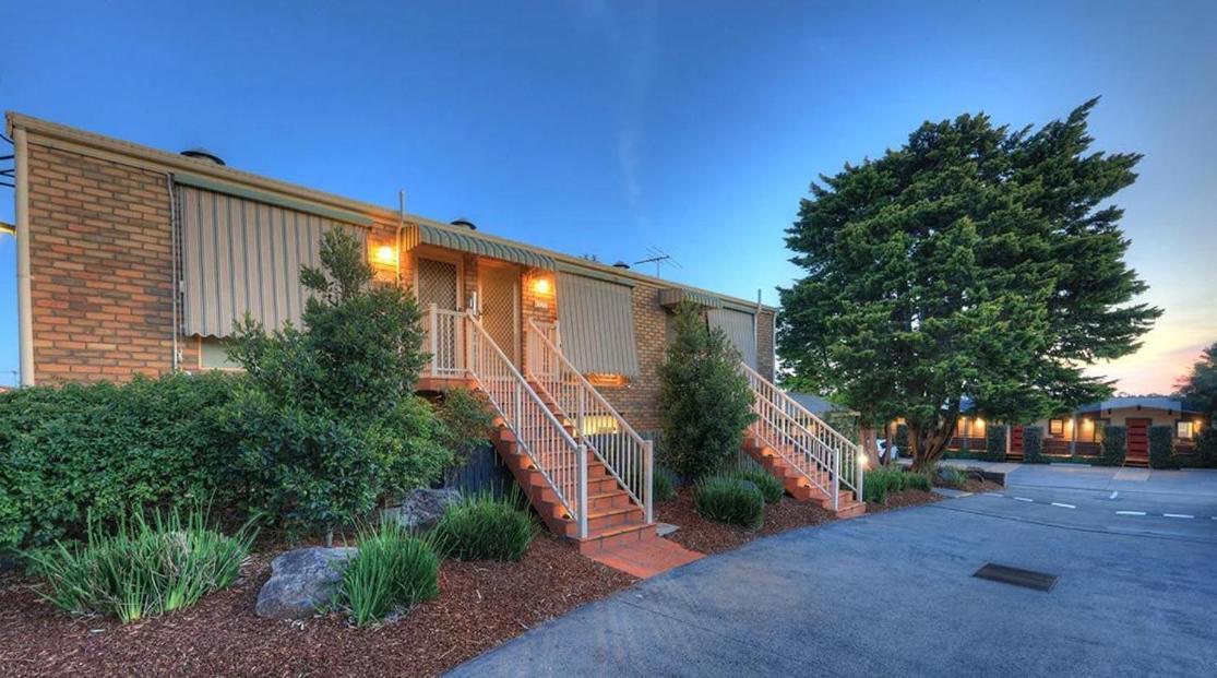 Airport Tourist Village Melbourne City Exterior foto