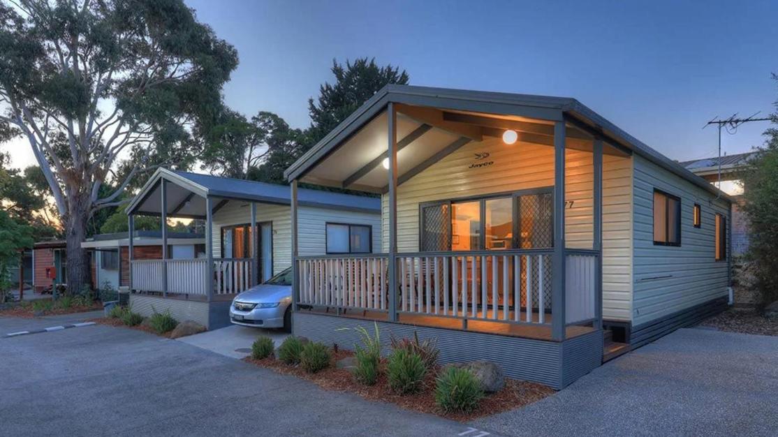 Airport Tourist Village Melbourne City Exterior foto