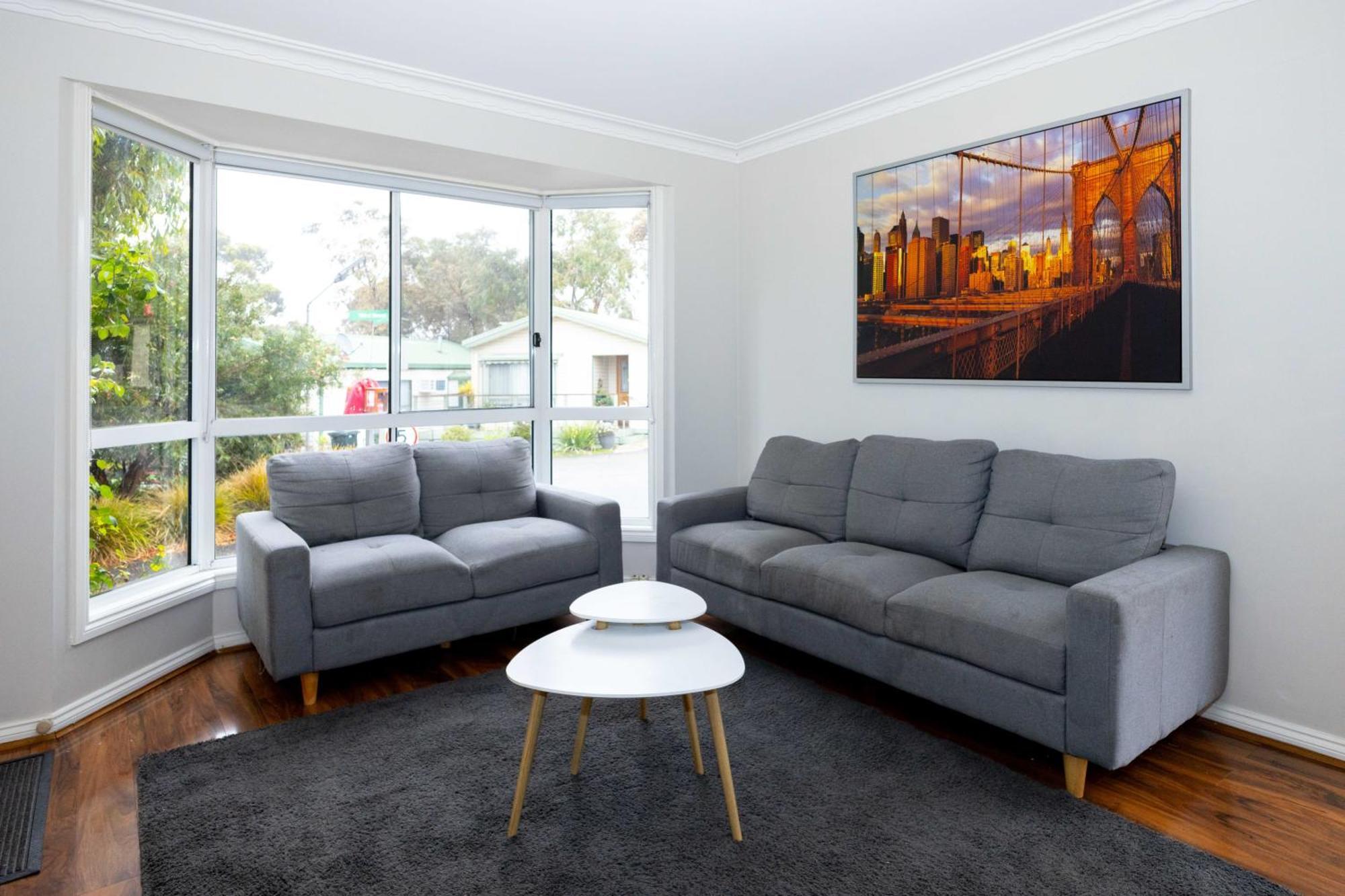Airport Tourist Village Melbourne City Exterior foto