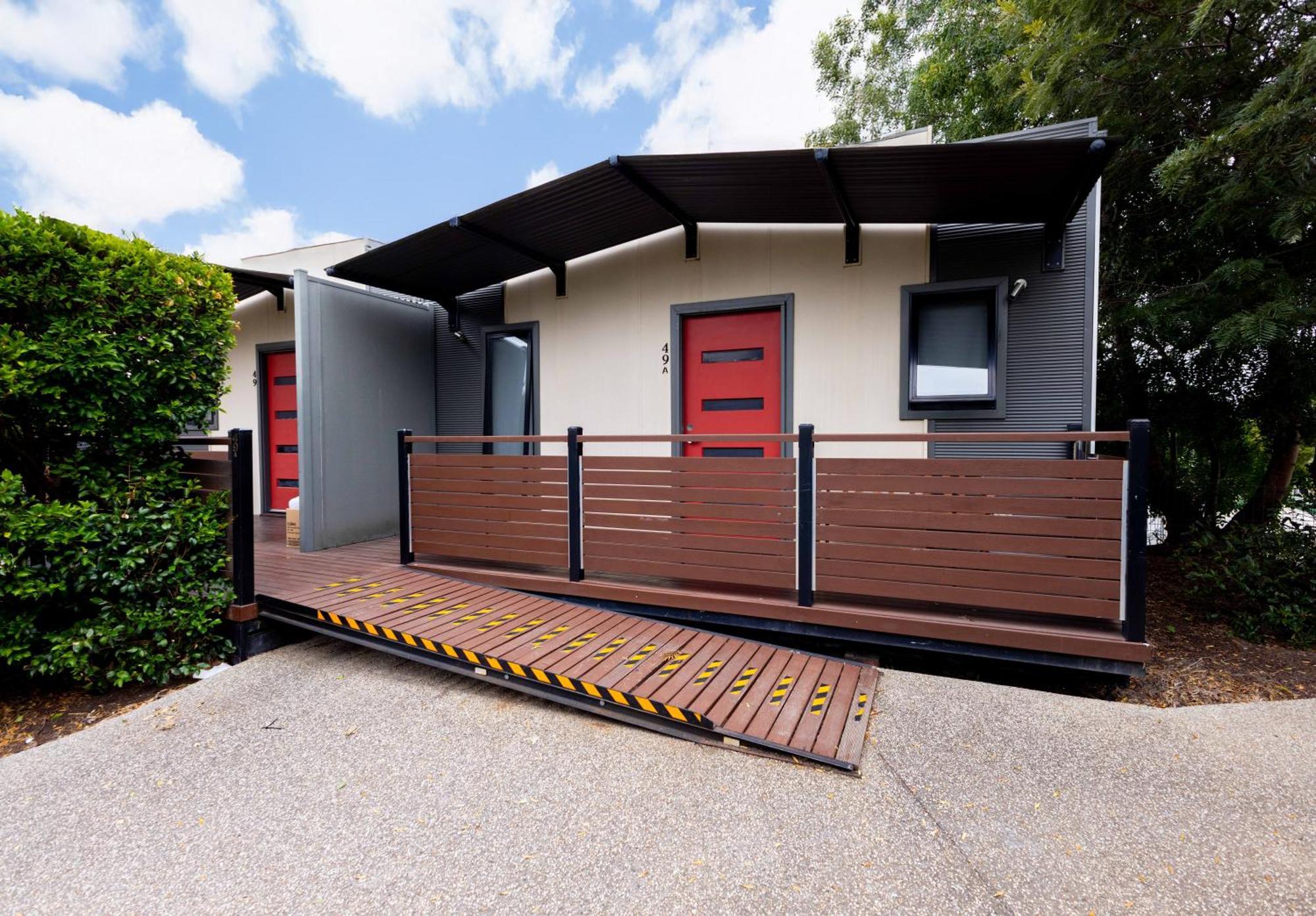 Airport Tourist Village Melbourne City Exterior foto